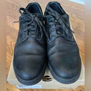 Clarks Men's Black Leather Oxfords